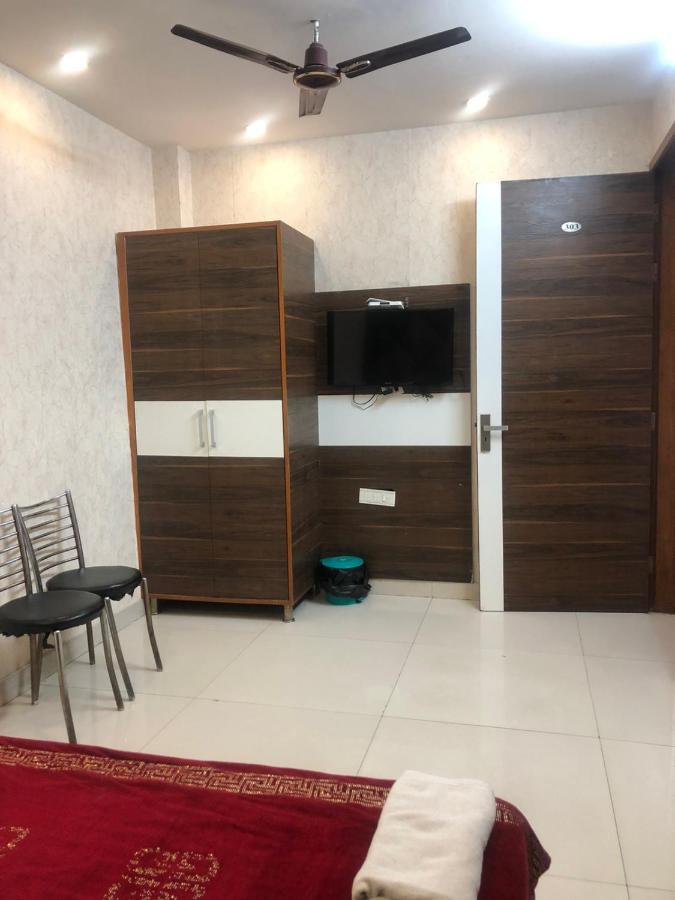 Hotel Robin Inn Амритсар Экстерьер фото