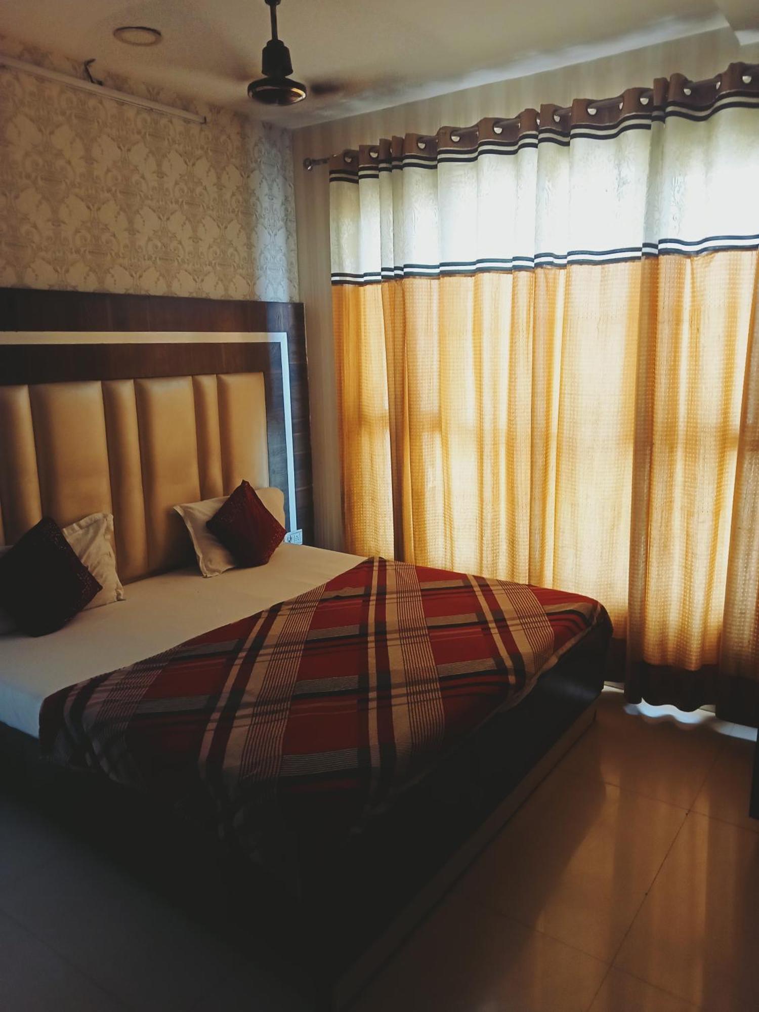 Hotel Robin Inn Амритсар Экстерьер фото