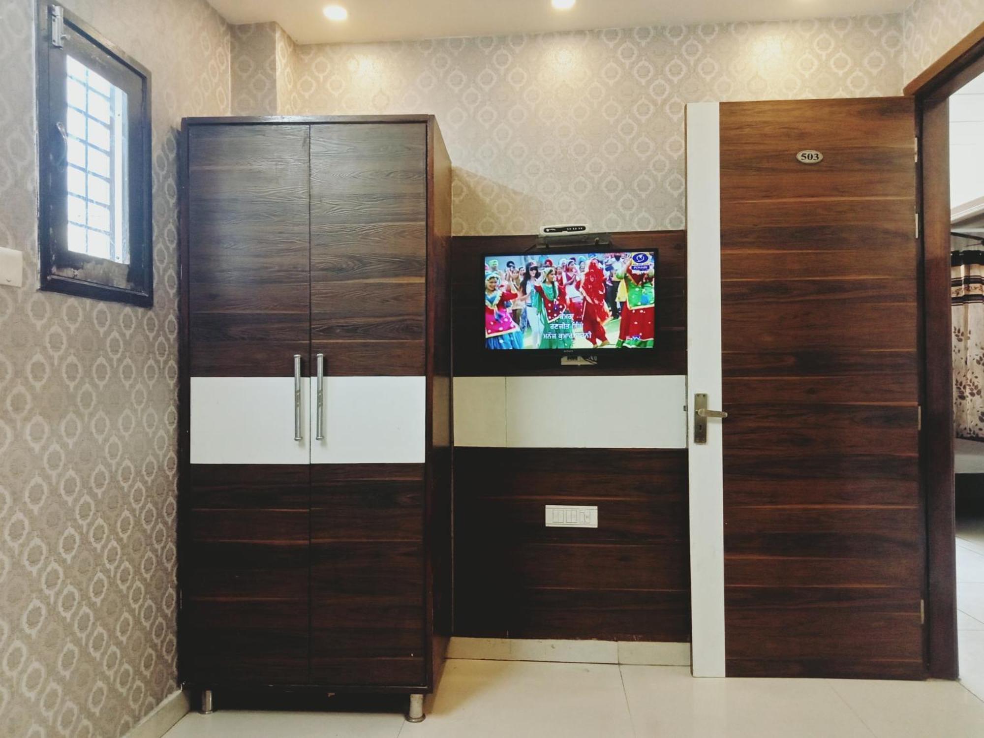 Hotel Robin Inn Амритсар Экстерьер фото