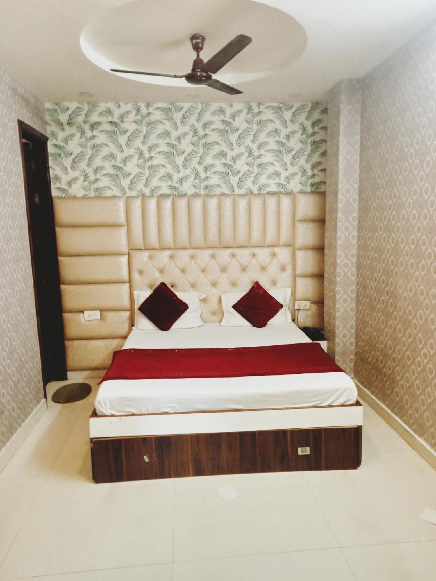 Hotel Robin Inn Амритсар Экстерьер фото