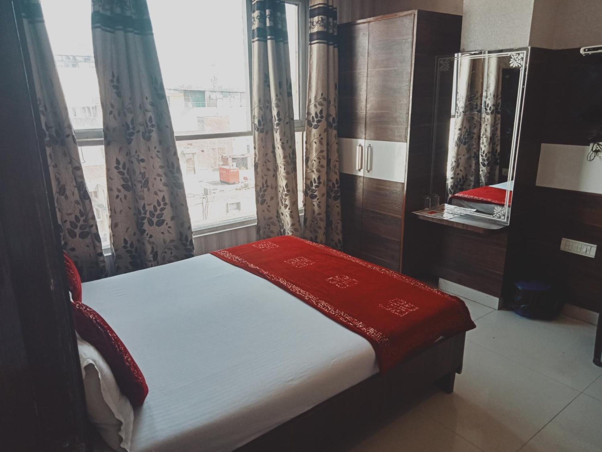 Hotel Robin Inn Амритсар Экстерьер фото